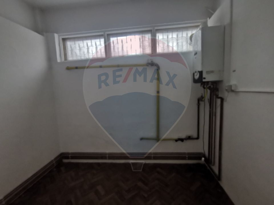 150.4sq.m Commercial Space for rent, Central area