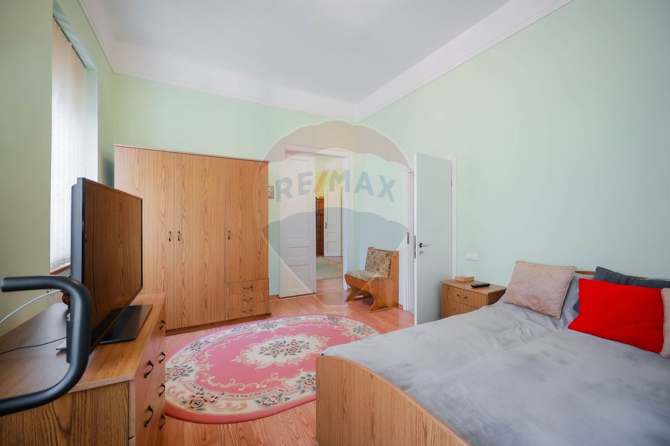 Casă cu 7 camere de vânzare în zona Ultracentrală