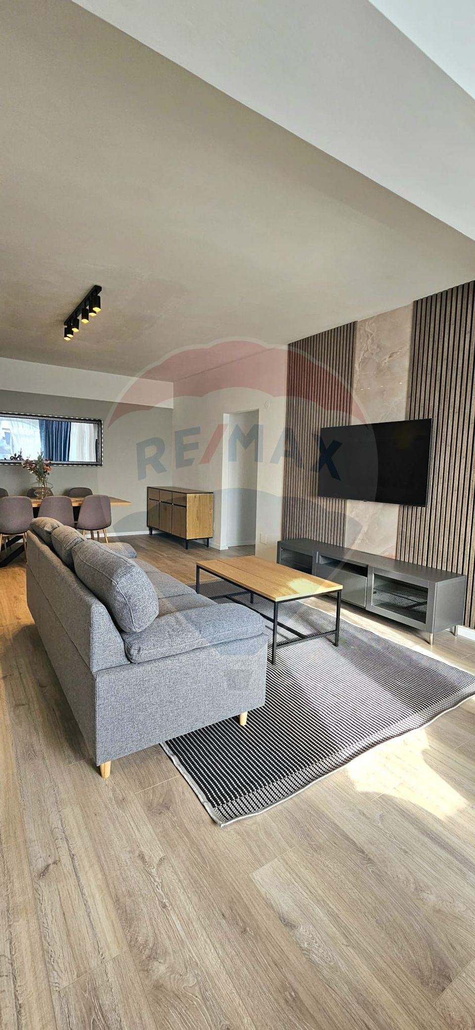 Apartament cu 3 camere de închiriat în zona Central