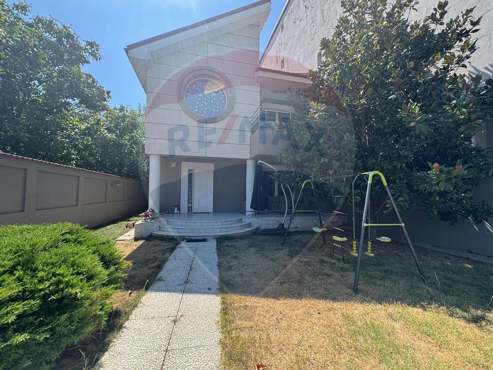 Casă / Vilă spațioasă de închiriat – Militari, zona Moinești