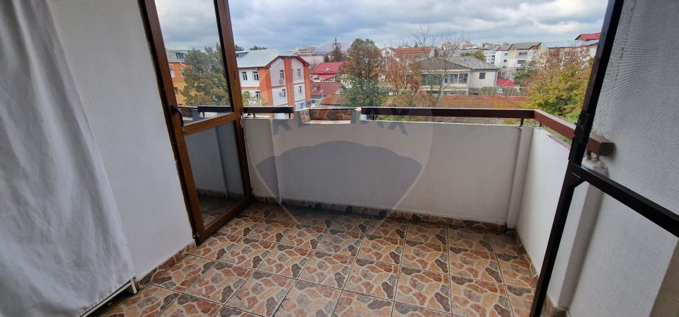 3 room Apartment for rent, Mioritei area