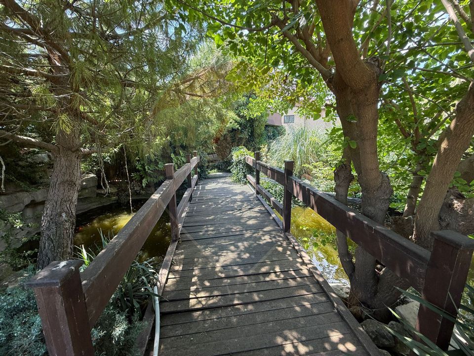 Vila cu piscina si teren 2350mp de vanzare in Mamaia Sat