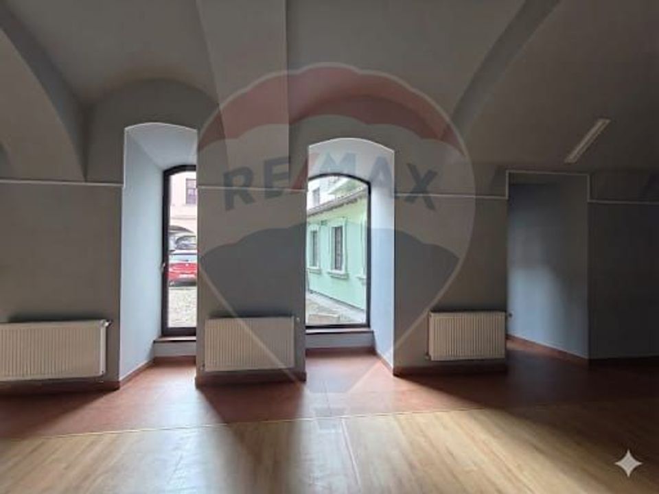 174sq.m Office Space for rent, Ultracentral area