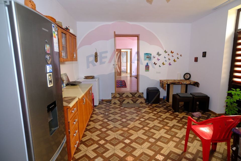 Casa renovata, mobilata si utilata, livada, Lita!