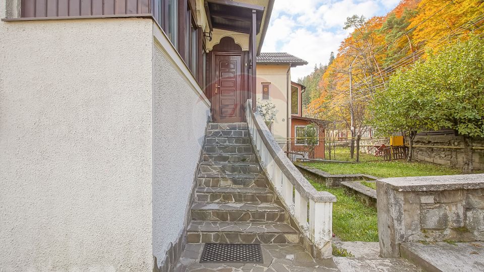 Vilă cu farmec istoric în Bușteni, pensiune sau locuință de vacanță!