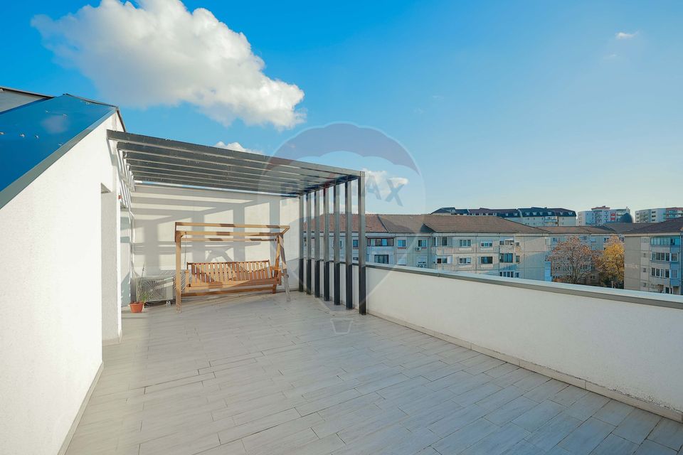 Loft penthouse, 3 rooms, on two levels, with terraces of 108 sqm
