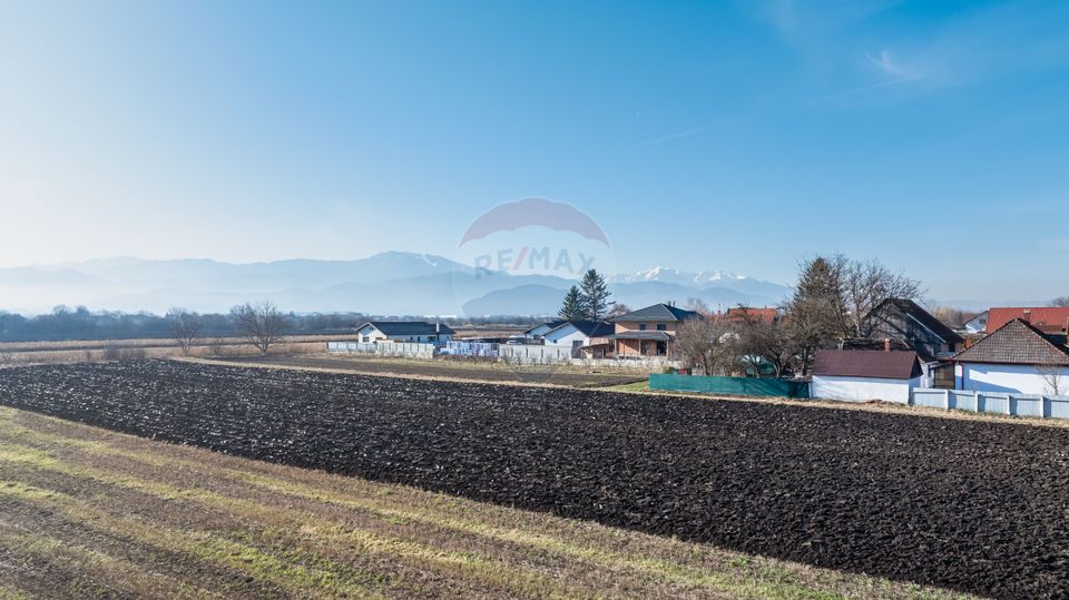 Teren intravilan 9.000 mp pentru dezvoltare rezidențială sau mixtă