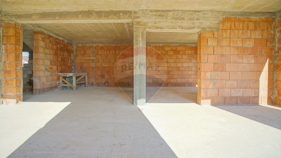 Villa in red, with 823sqm land in Cristian, Str C-tin Brâncoveanu