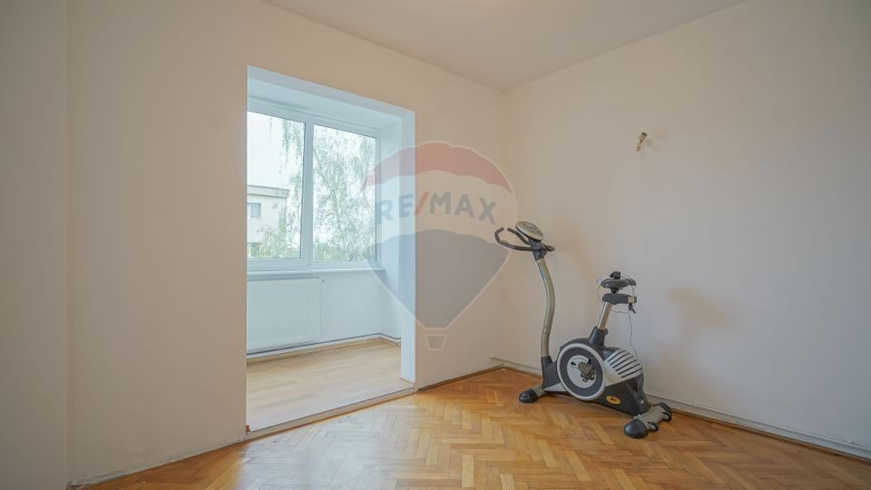 Vanzare apartament  4 camere zona Faget