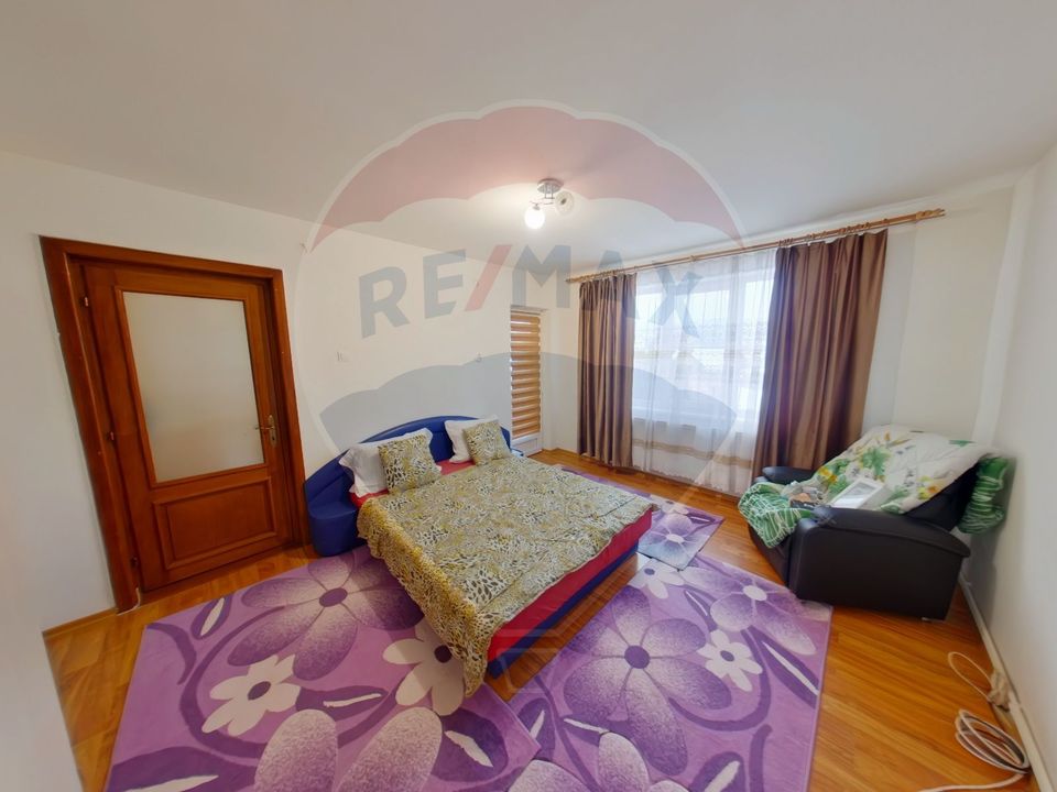 8 room House / Villa for sale