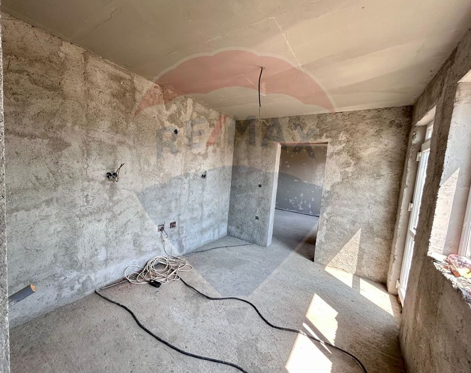 Casă  de vanzare la gri cu 4 camere,teren 552mp in Les