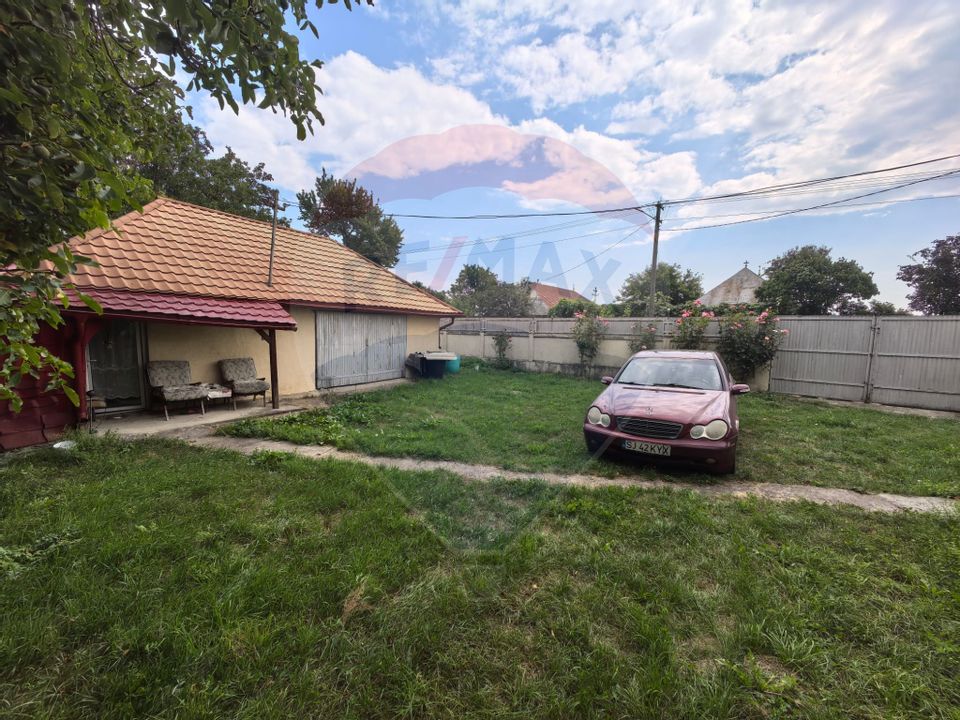 Casa traditionala De Vanzare cu 5 Hectare de teren