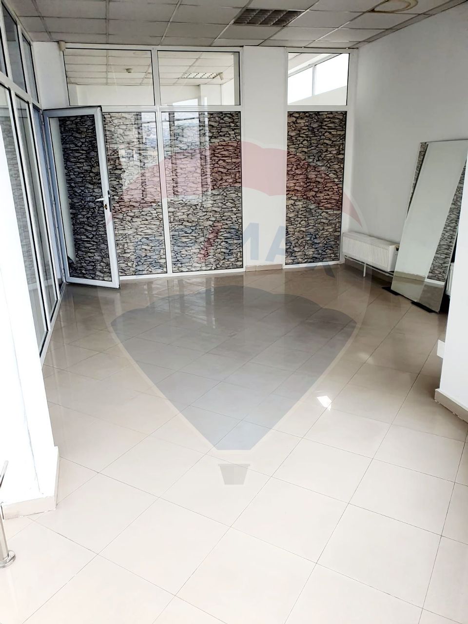 150sq.m Commercial Space for rent, Central area