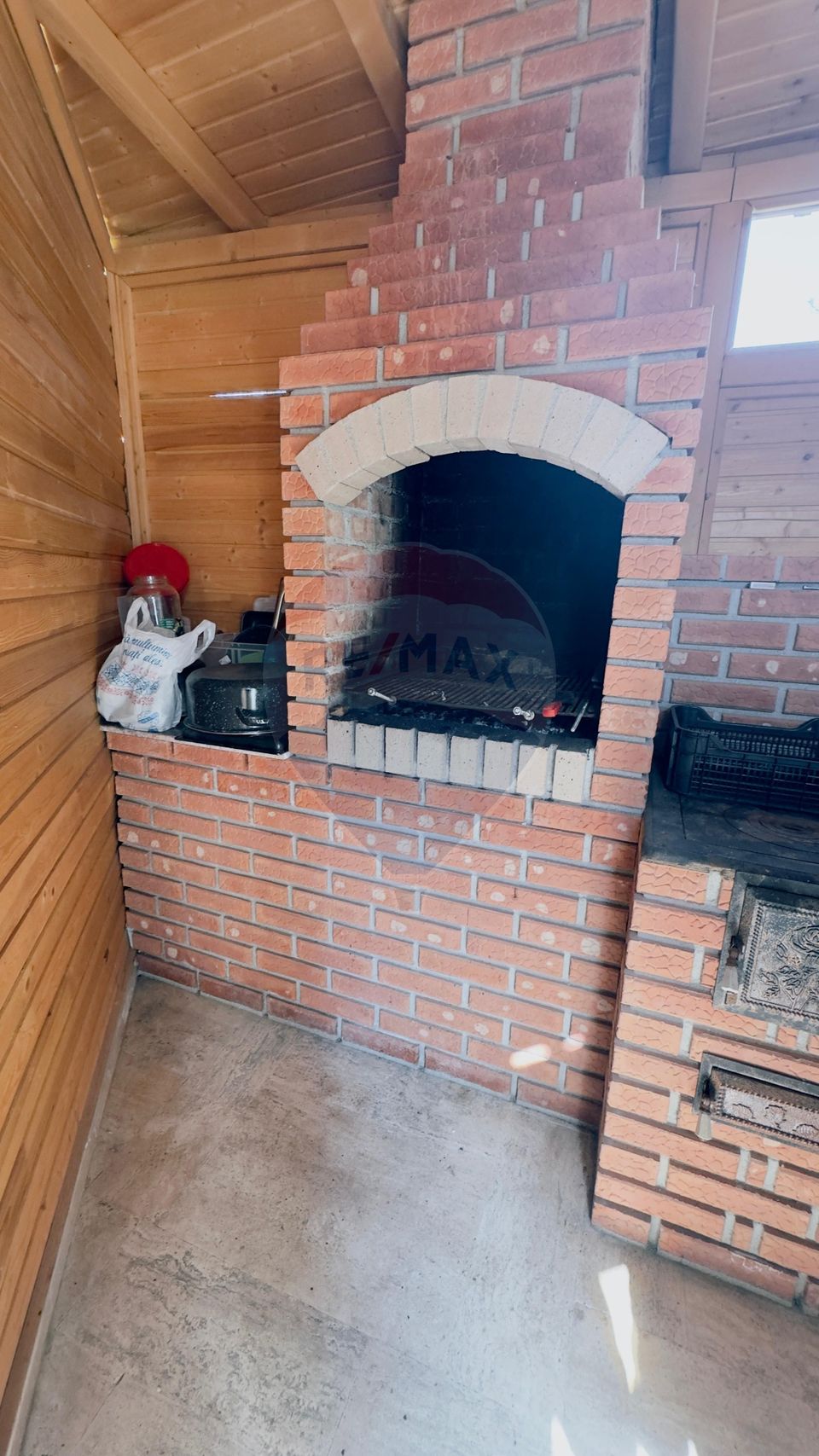 Proprietate premium în Filiași, locuință de lux cu spații comerciale