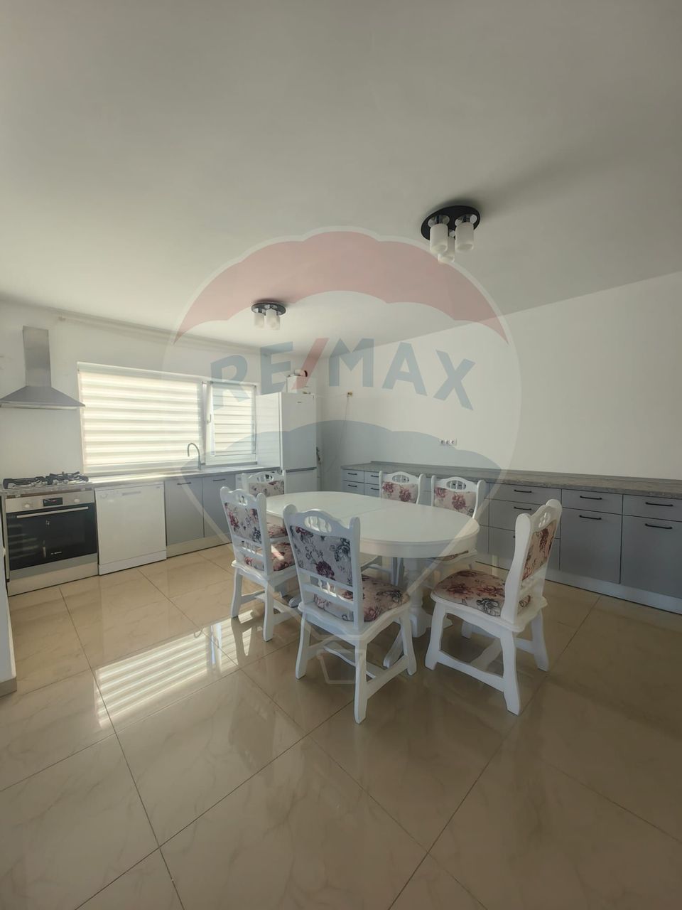 Casă tip duplex 4 camere de inchiriat