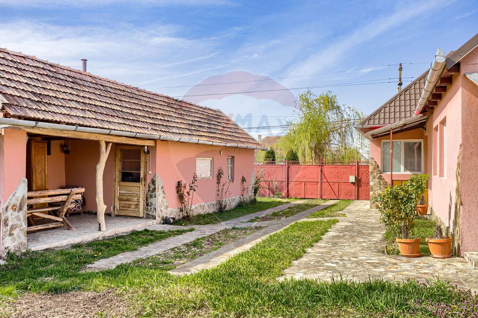 Casă 3 camere de vanzare 1440 mp teren Misca,judetul Arad