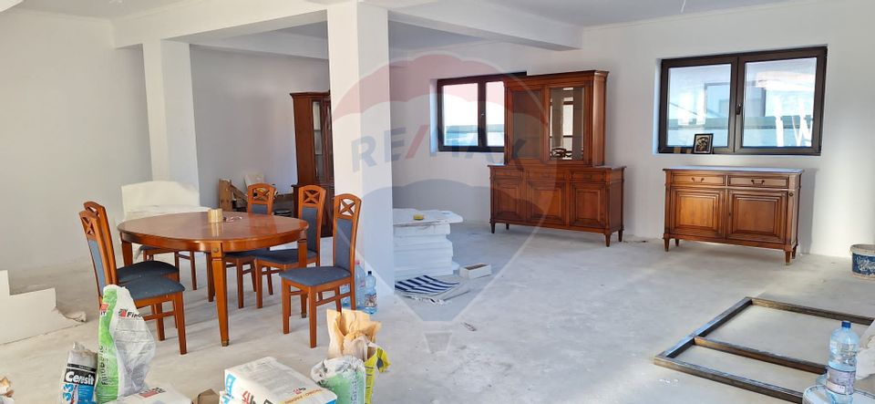 Vânzare Casă / Vilă cu 4 camere în Tunari