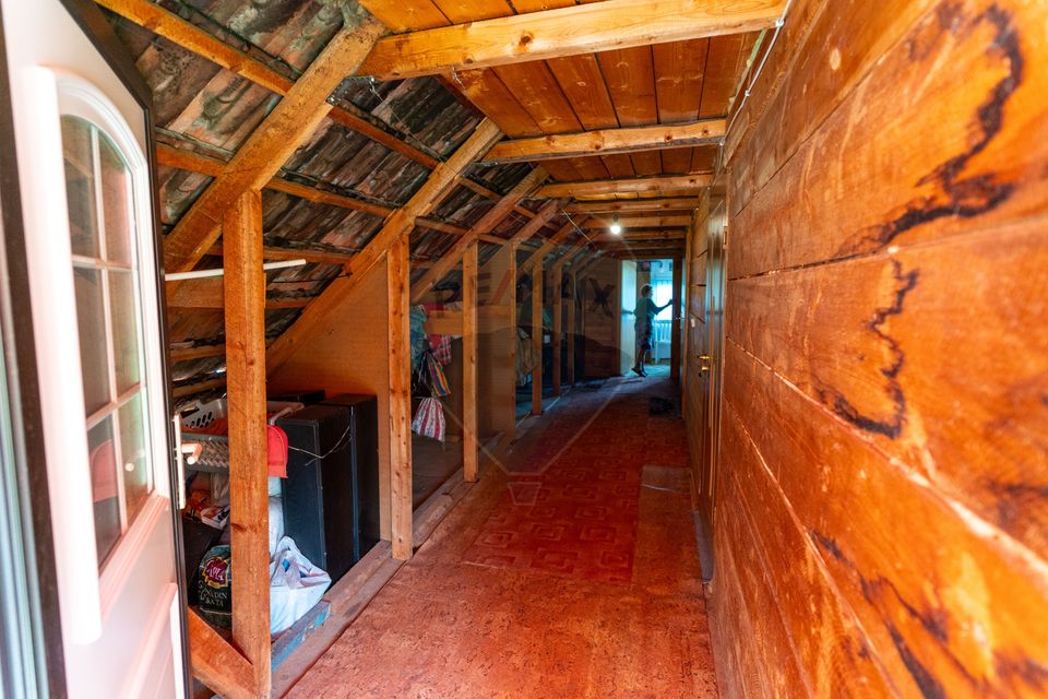 Casă / Vilă cu 10 camere amplasate in 2 corpuri de cladire de vanzare