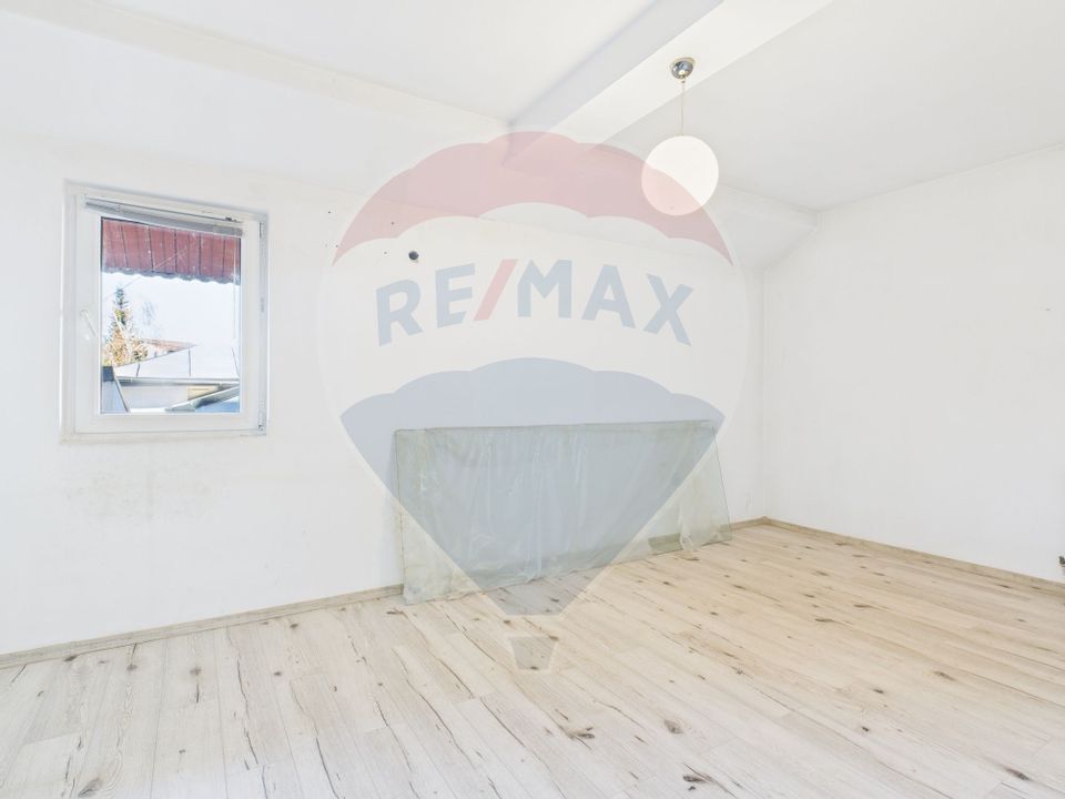 Casă cu 8 camere si 300mp curte, de închiriat în zona Bd. Gloriei