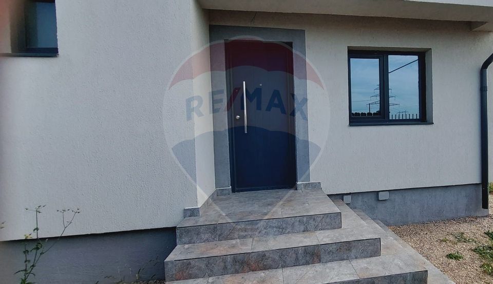 4 room House / Villa for sale