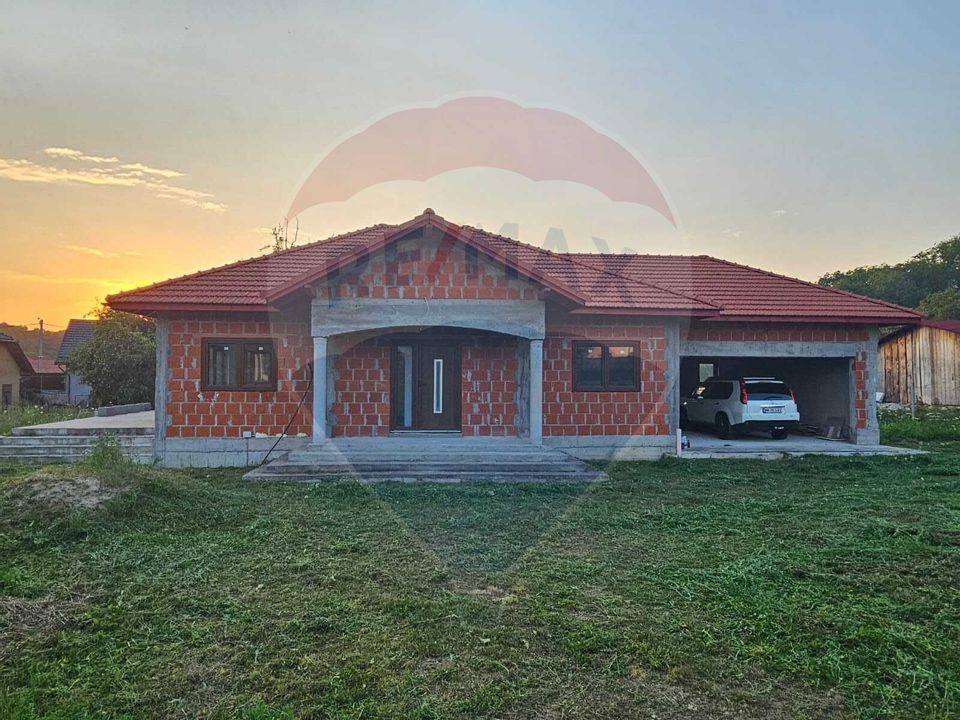 Casă noua cu 19 arii de teren + garaj in Buciumi!