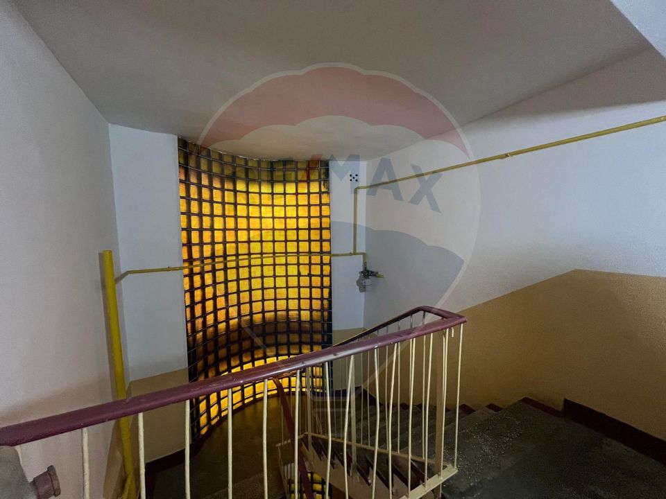 Apartament cu 4 camere de vânzare în zona Central