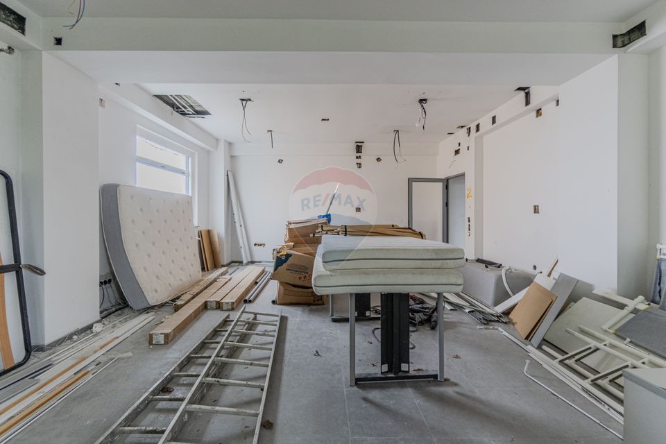 Cladire de 902 mp utili de vânzare, zona Grivitei - DN 13, COMISION 0