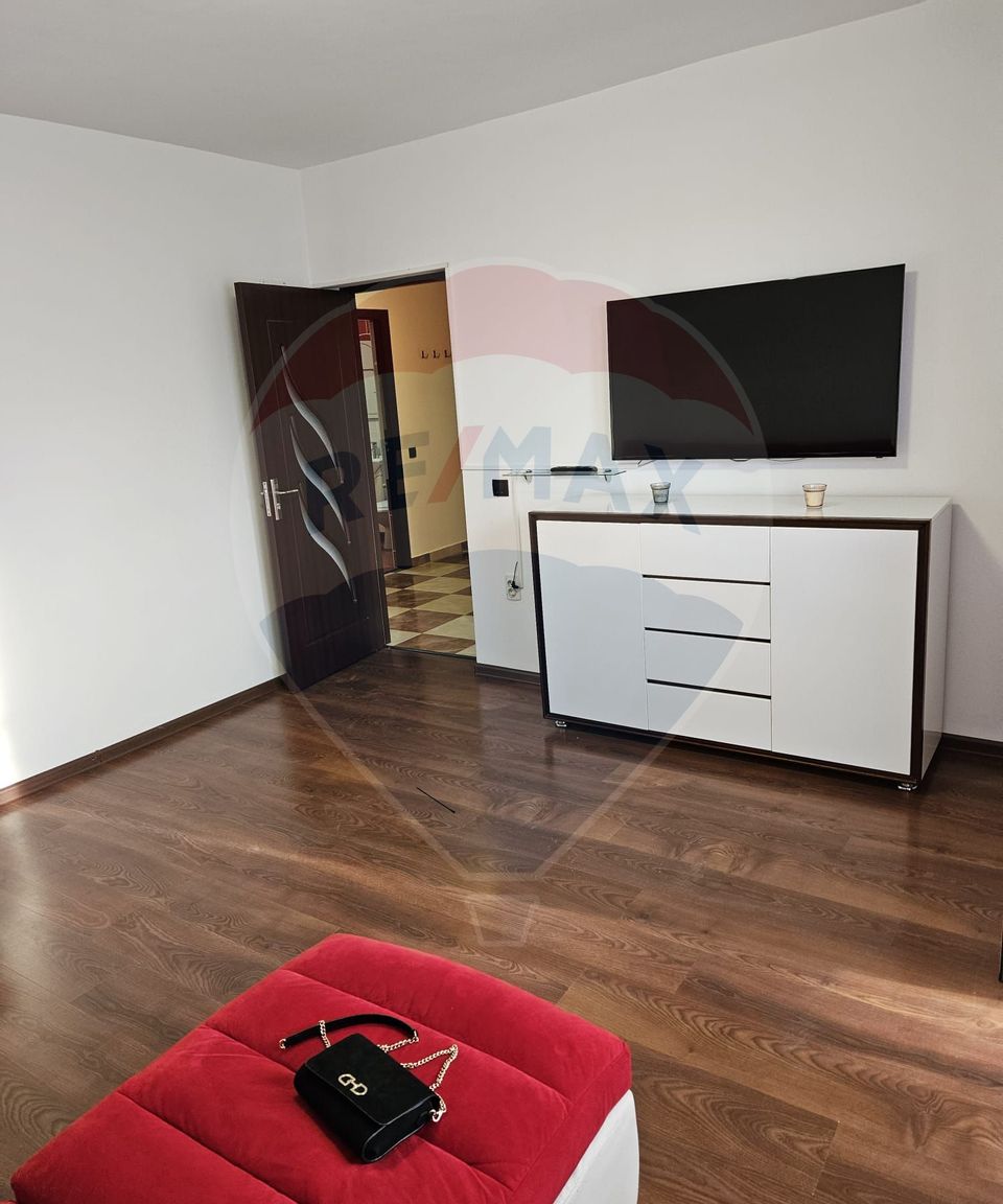 Apartament cu 2 camere de vânzare în zona Tractorul