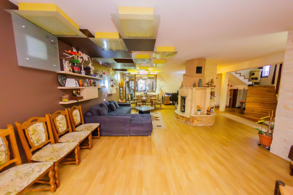 5 room House / Villa for sale, Vest area