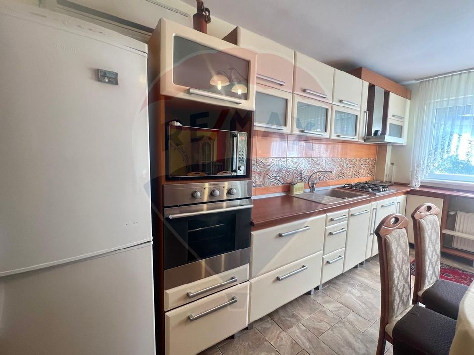 De închiriat apartament cu 4 camere, zona Dacia