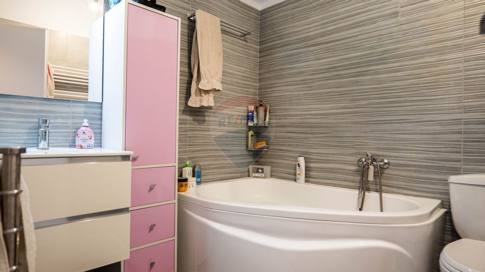 Vanzare apartament 3 camere, decomandat spatios si luminos, Dobroesti