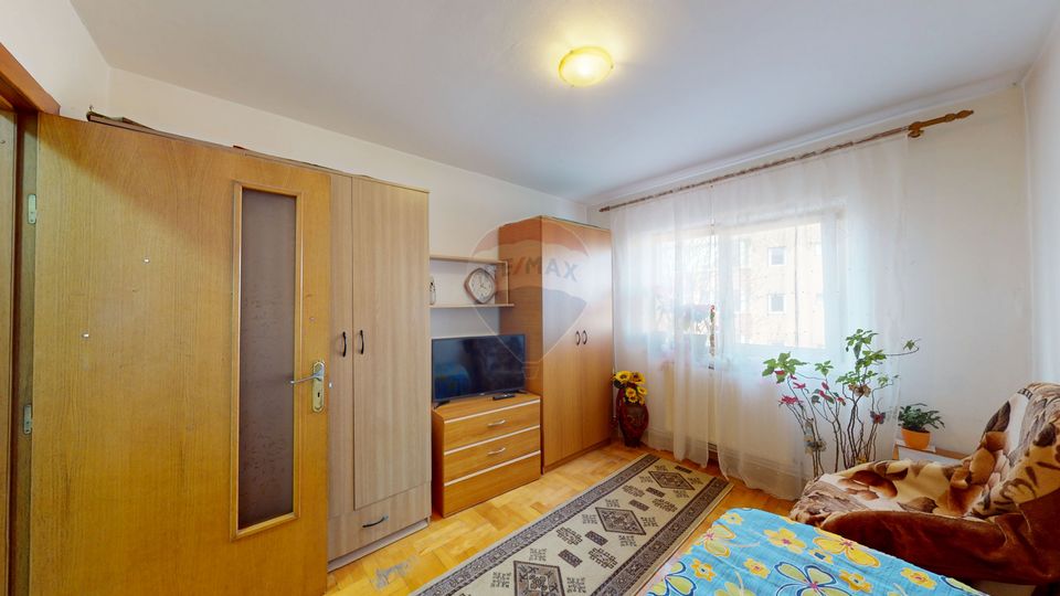 Apartament 3 camere, 2 băi, 2 parcări de vânzare zona Avantgarden 2