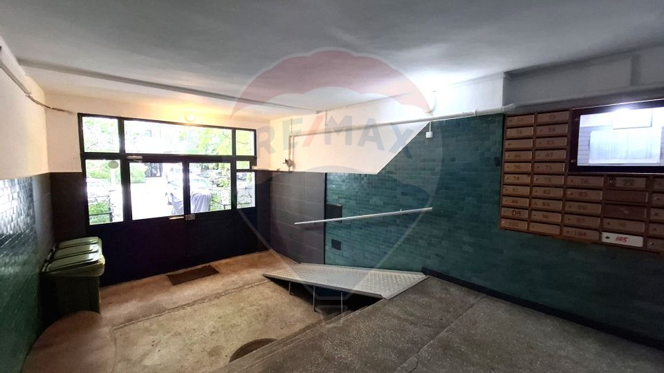 2 room detached apartment, block 1980, Gorjului Metro