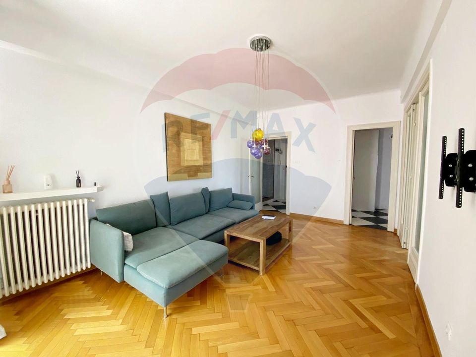 Apartament cu 3 camere în vilă, de închiriat, în zona Capitale