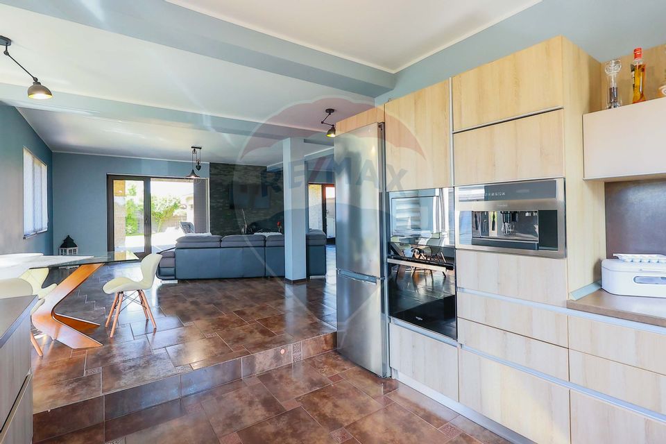 5 room House / Villa for sale, Exterior Vest area