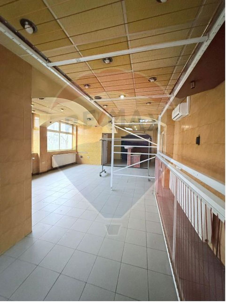 Spațiu stradal-ideal comercial sau birou-zona Orasul de Jos-Inchiriere