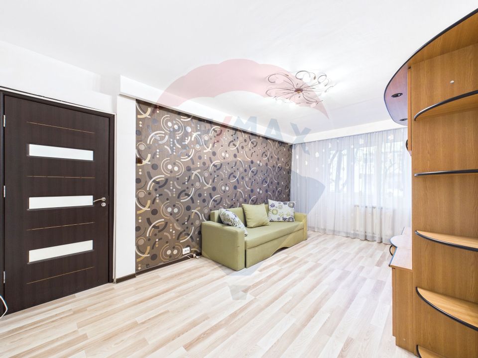 Apartament cu 4 camere de vânzare în zona Rahova