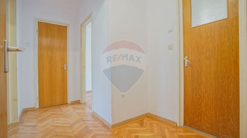 Apartament cu 3 camere de vânzare în Centrul Civic, B-dul Victoriei