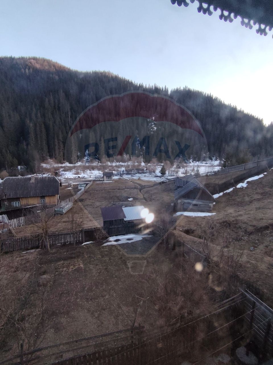 Case cu 7 camere de vânzare în comuna Panaci, sat Drăgoiasa.