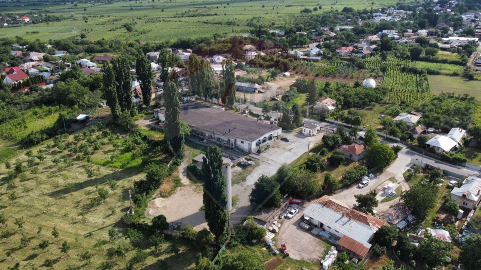 Spațiu industrial de 1,252mp de vânzare