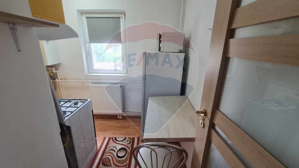 Garsoniera de inchiriat, strada Garii, etajul 3/4