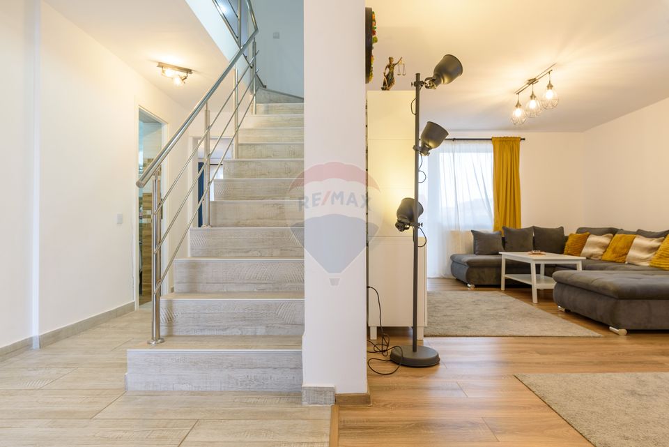 4 room House / Villa for sale, Exterior Est area