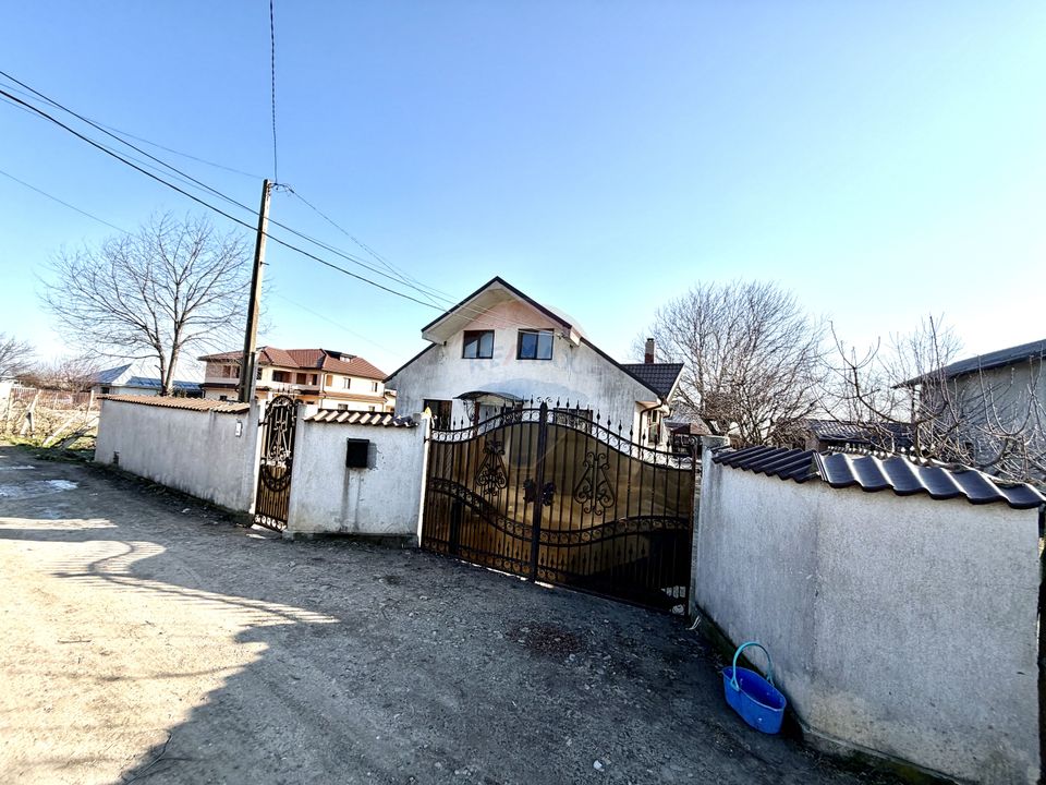 4 room House / Villa for sale