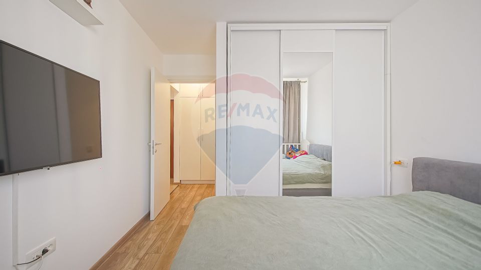 Apartament cu 2 camere și boxă de vânzare la Top City în Tractorul