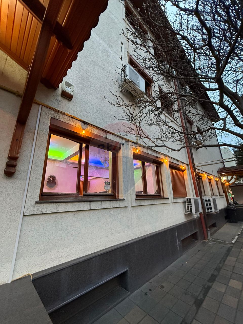 De inchiriat Casă / Vilă 7 camere + curte zona Vatra Luminoasa