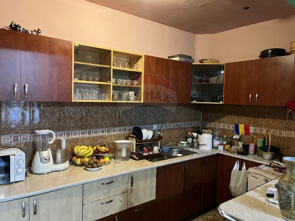 6 room House / Villa for sale, Marasesti area