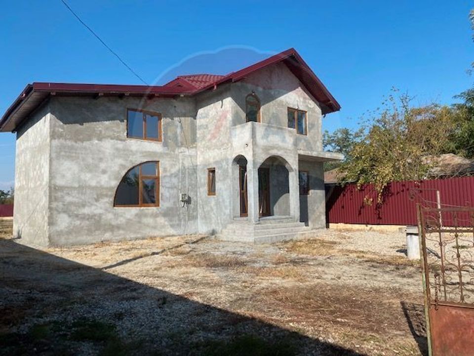 Casă / Vilă cu 5 camere de vânzare