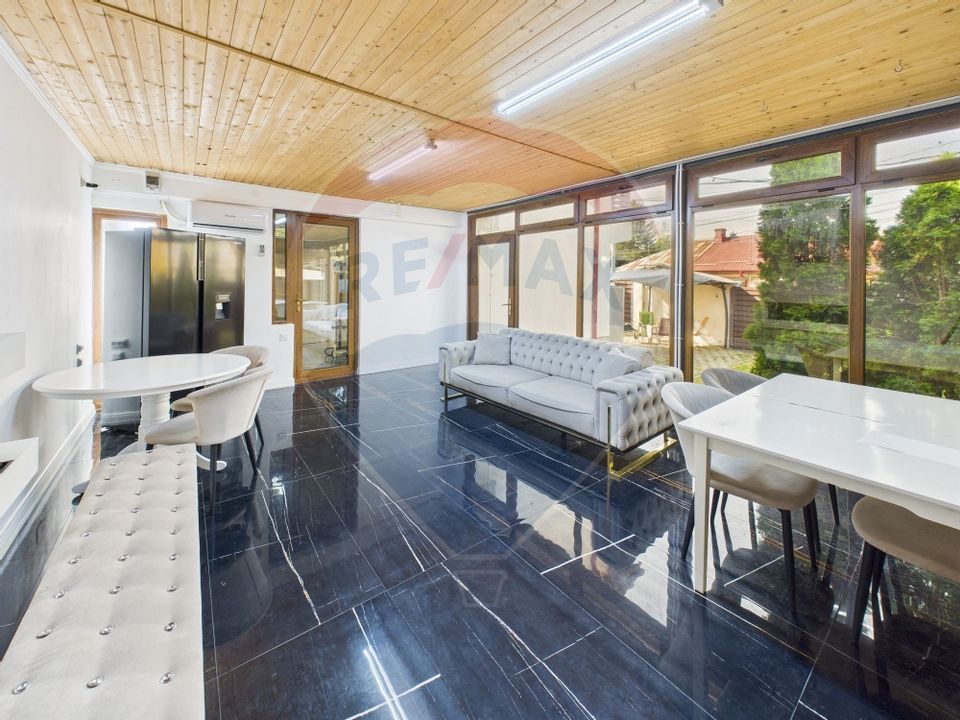 Casă / Vilă cu 4 camere de vânzare în zona Est