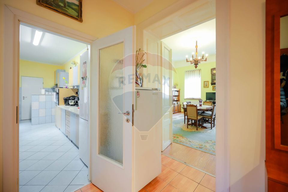 Casă cu 7 camere de vânzare în zona Ultracentrală