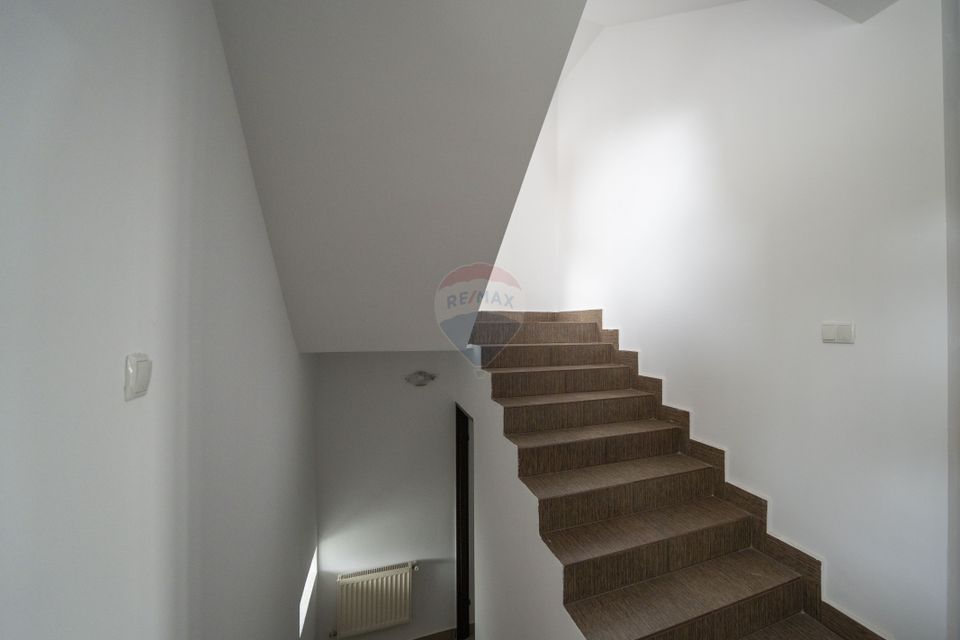 De vânzare casă cu 5 camere, teren 1000 mp Oncea, Calea Bihorului